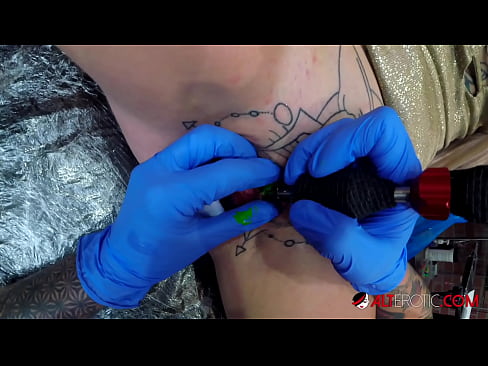 ❤️ Sully Savage, o bunăciune extrem de tatuată, și-a făcut un tatuaj pe clitorisul ei at ro.porn-mz.ru ❤