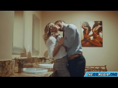 ❤️ Când o blondă cu sânii mari te seduce într-o toaletă publică at ro.porn-mz.ru ❤